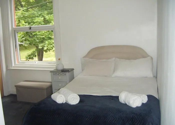 Cozy Hotel-style With Free Parking Апартаменти *