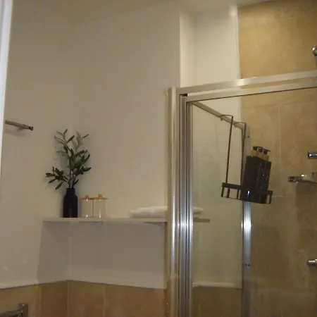 Cozy Hotel-style With Free Parking