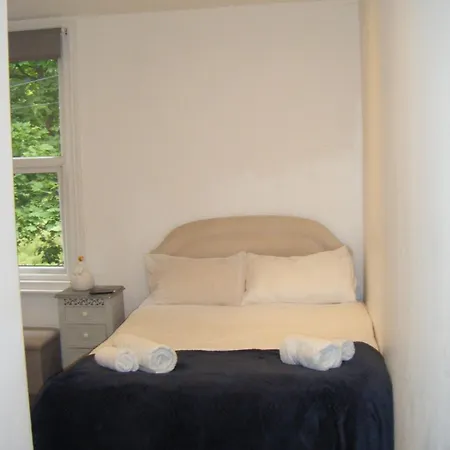 Cozy Hotel-style With Free Parking Leeds (West Yorkshire)