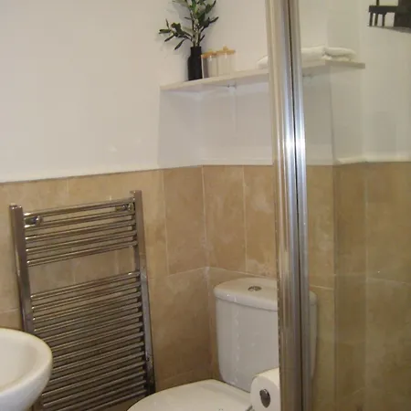 Cozy Hotel-style With Free Parking Leeds (West Yorkshire)