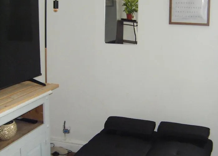 Cozy Hotel-style With Free Parking Apartment