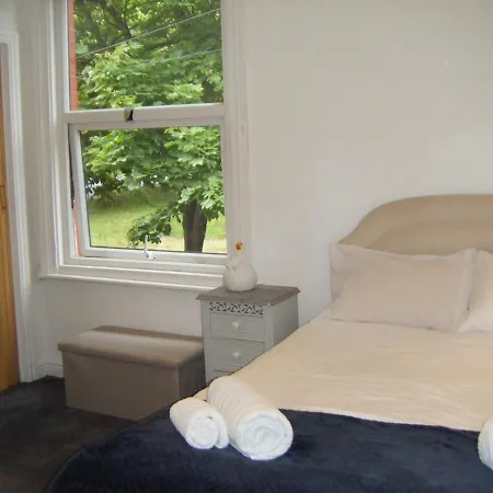 Cozy Hotel-style With Free Parking Leeds (West Yorkshire)