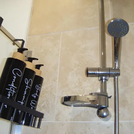 Cozy Hotel-style With Free Parking Leeds (West Yorkshire)